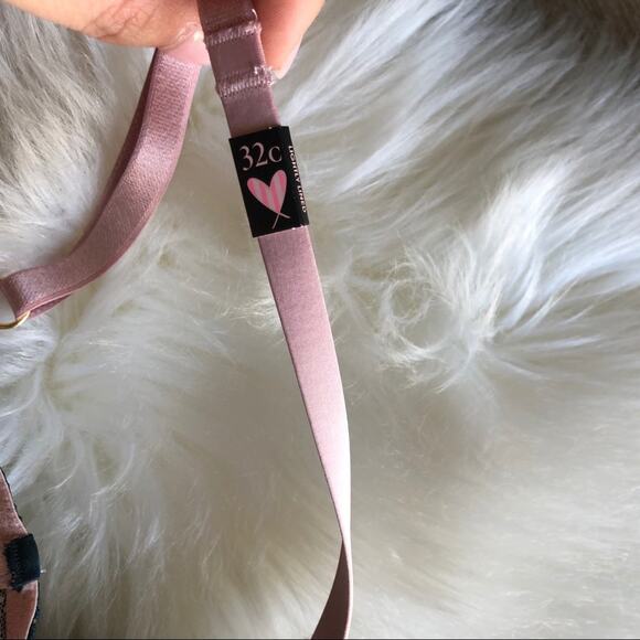 Victoria Secret Luxe Plunge Lightly Lined Bra - Picture 8 of 8